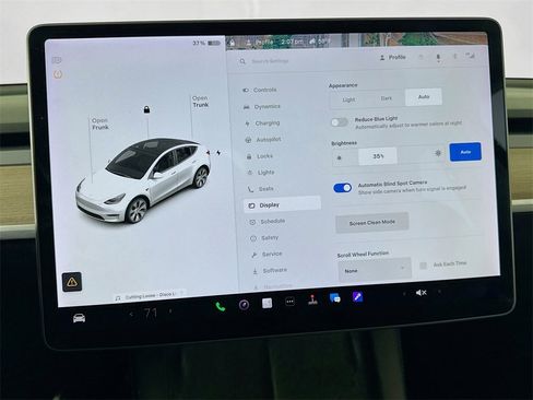 Used 2021 Tesla Model Y Long Range image 24