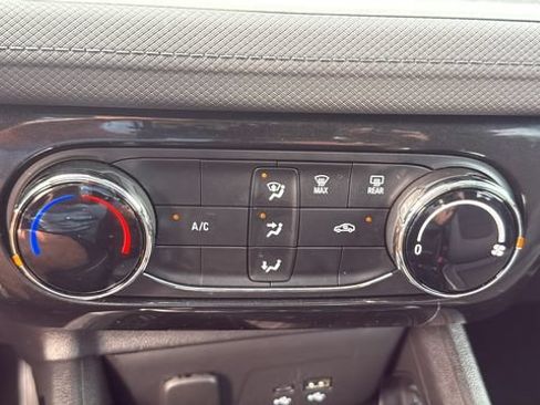 Used 2025 Chevrolet TrailBlazer LT AWD/4WD image 20