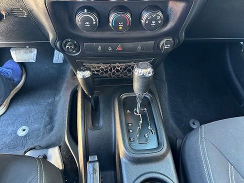 Used 2016 Jeep Wrangler Unlimited Rubicon w/ Connectivity Group image 25