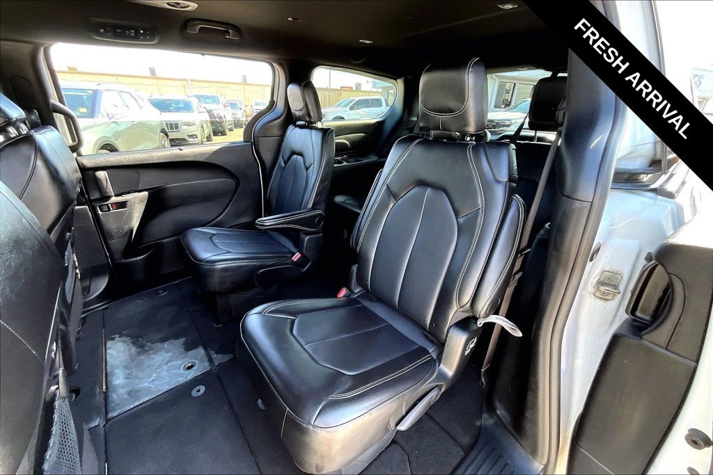 Used 2025 Chrysler Pacifica Select FWD image 7
