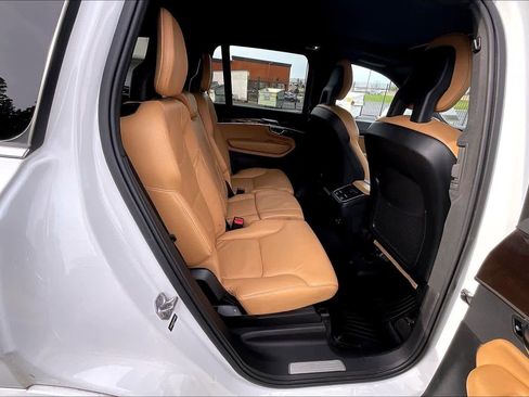 Used 2018 Volvo XC90 T6 Momentum w/ Convenience Package image 30