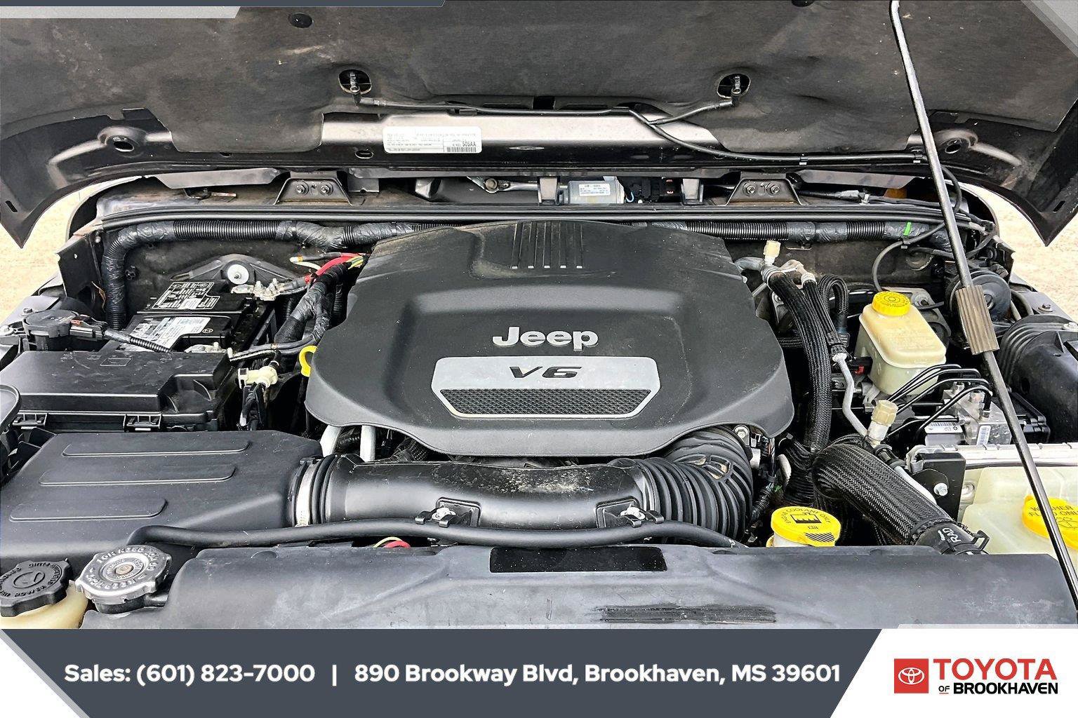 Used 2016 Jeep Wrangler Unlimited Sahara AWD/4WD image 8