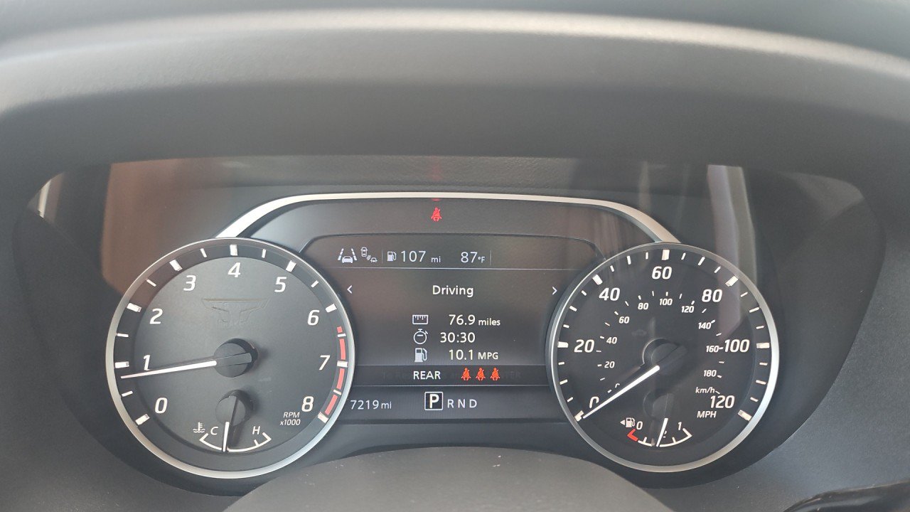 Used 2024 Nissan Titan SV w/ SV Convenience Package RWD image 16