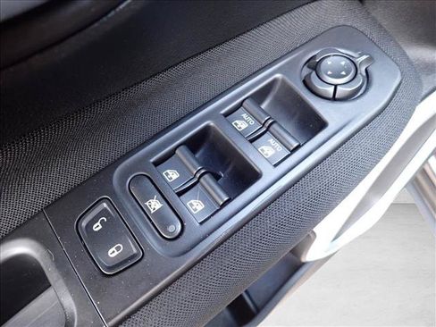 Used 2018 Jeep Renegade Latitude w/ Popular Equipment Group AWD/4WD image 10