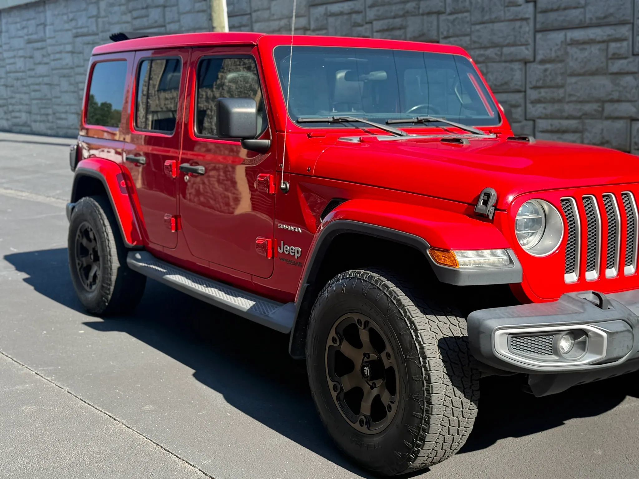 Used 2019 Jeep Wrangler Unlimited Sahara w/ LED Lighting Group AWD/4WD image 42