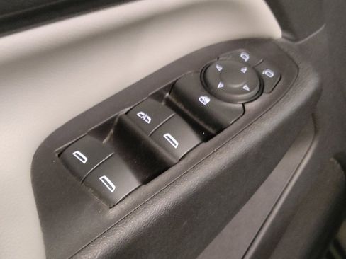 Used 2018 Chevrolet Equinox LS image 27