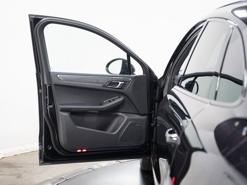 Used 2024 Porsche Macan S image 15