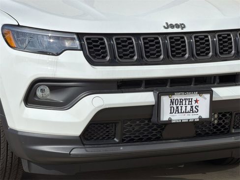 New 2026 Jeep Compass Latitude image 7