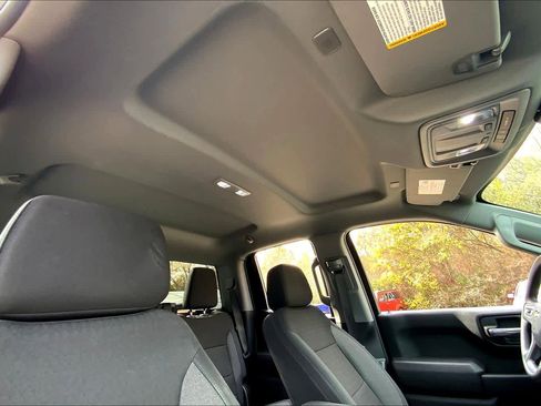 Used 2024 Chevrolet Silverado 1500 Custom image 26