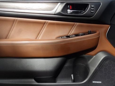 Used 2019 Subaru Outback 3.6R Touring AWD/4WD image 11