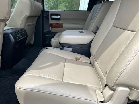 Used 2018 Toyota Sequoia Platinum RWD image 21
