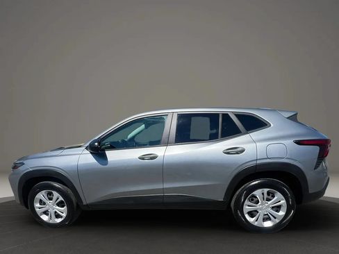 Used 2025 Chevrolet Trax LS FWD image 8