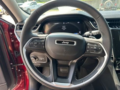 Used 2023 Jeep Grand Cherokee L Laredo image 28