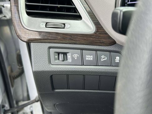 Used 2018 Hyundai Santa Fe Sport w/ Cargo Package FWD image 20