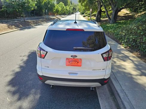 Used 2018 Ford Escape SE w/ SE Sync 3 Package AWD/4WD image 8