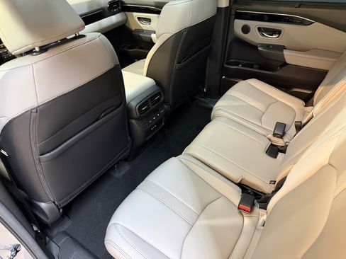 Used 2025 Honda Pilot Touring image 40