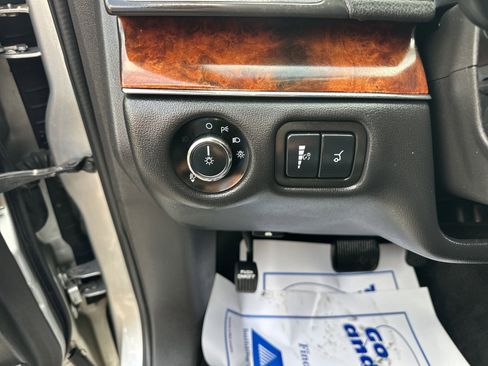 Used 2019 Lincoln MKT AWD image 10