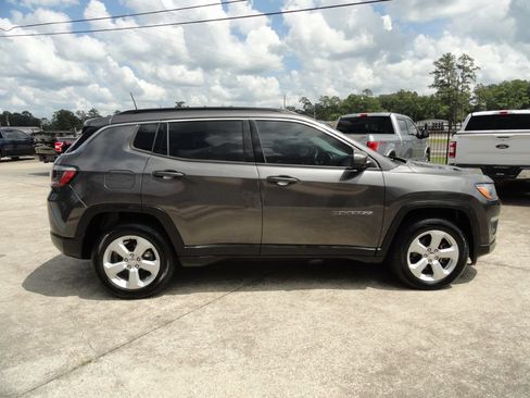 Used 2021 Jeep Compass Latitude AWD/4WD image 5