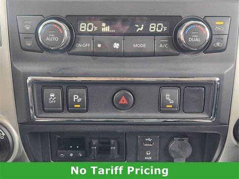 Used 2018 Nissan Titan SV w/ SV Convenience Package image 19