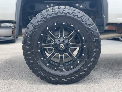 Used 2017 GMC Sierra 2500 Denali w/ Duramax Plus Package AWD/4WD image 38