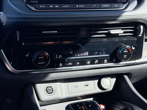 Used 2023 Nissan Rogue SV w/ SV Premium Package image 30