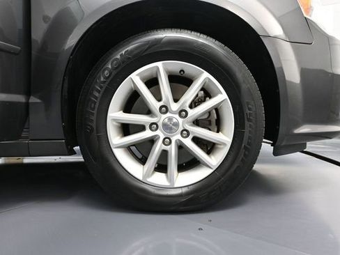 Used 2016 Dodge Grand Caravan SXT FWD image 14