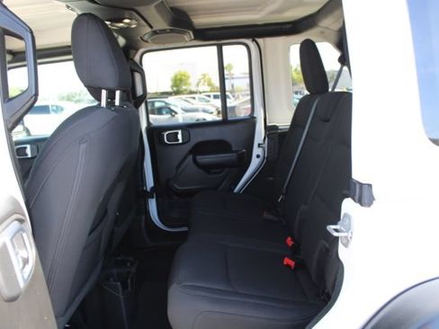Used 2022 Jeep Wrangler Unlimited Sport AWD/4WD image 33