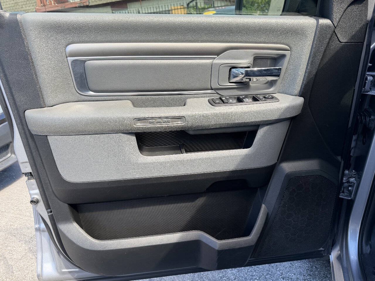 Used 2019 RAM 1500 Classic SLT RWD image 8