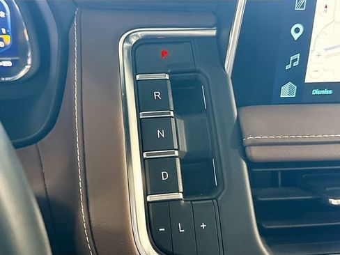 Used 2023 Chevrolet Tahoe High Country AWD/4WD image 18