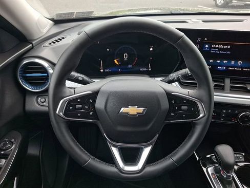 Used 2024 Chevrolet Trax LT w/ Driver Confidence Package FWD image 18