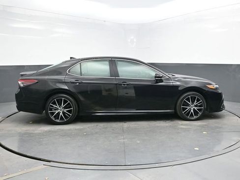 Used 2024 Toyota Camry SE image 8