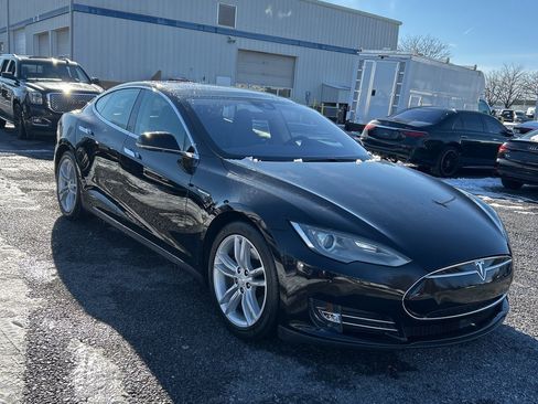 Used 2016 Tesla Model S 70 image 1