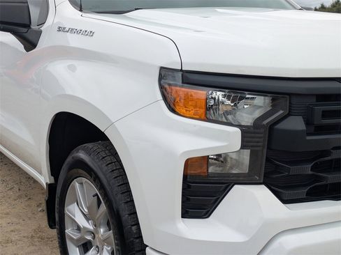 Used 2023 Chevrolet Silverado 1500 Custom image 9