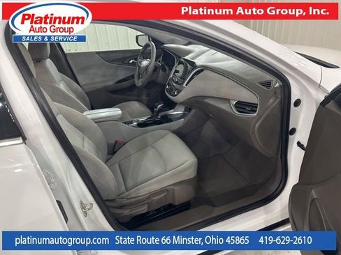 Used 2022 Chevrolet Malibu LT FWD image 34