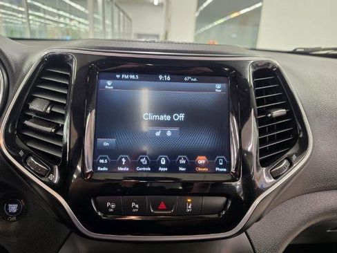 Used 2019 Jeep Cherokee Limited w/ Technology Group AWD/4WD image 17