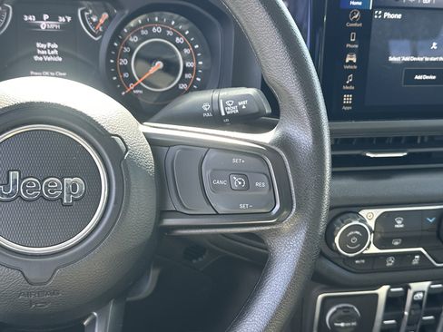 Used 2025 Jeep Gladiator Sport image 20