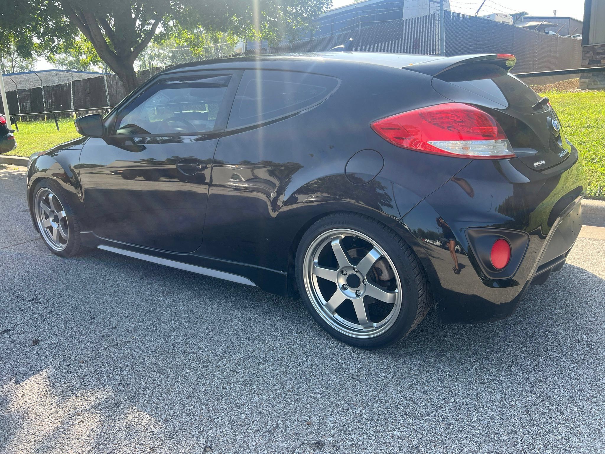 Used 2016 Hyundai Veloster Turbo FWD image 7