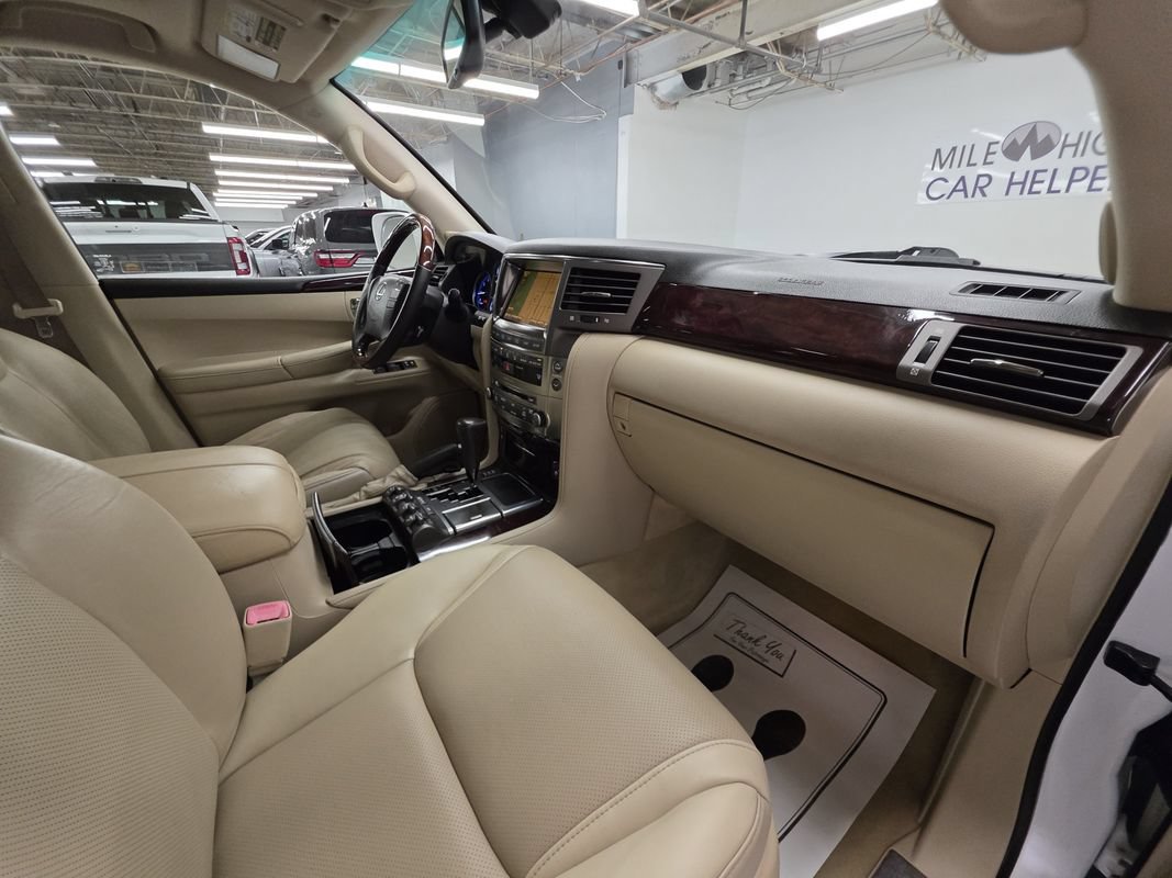 Used 2010 Lexus LX 570 4WD w/ Luxury Pkg image 30