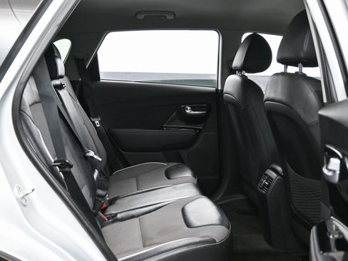 Used 2020 Kia Niro EX w/ Cold Weather Package image 28