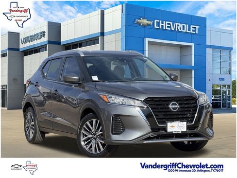 Used 2024 Nissan Kicks SV image 1