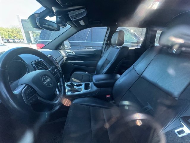 Used 2020 Jeep Grand Cherokee Altitude RWD image 4