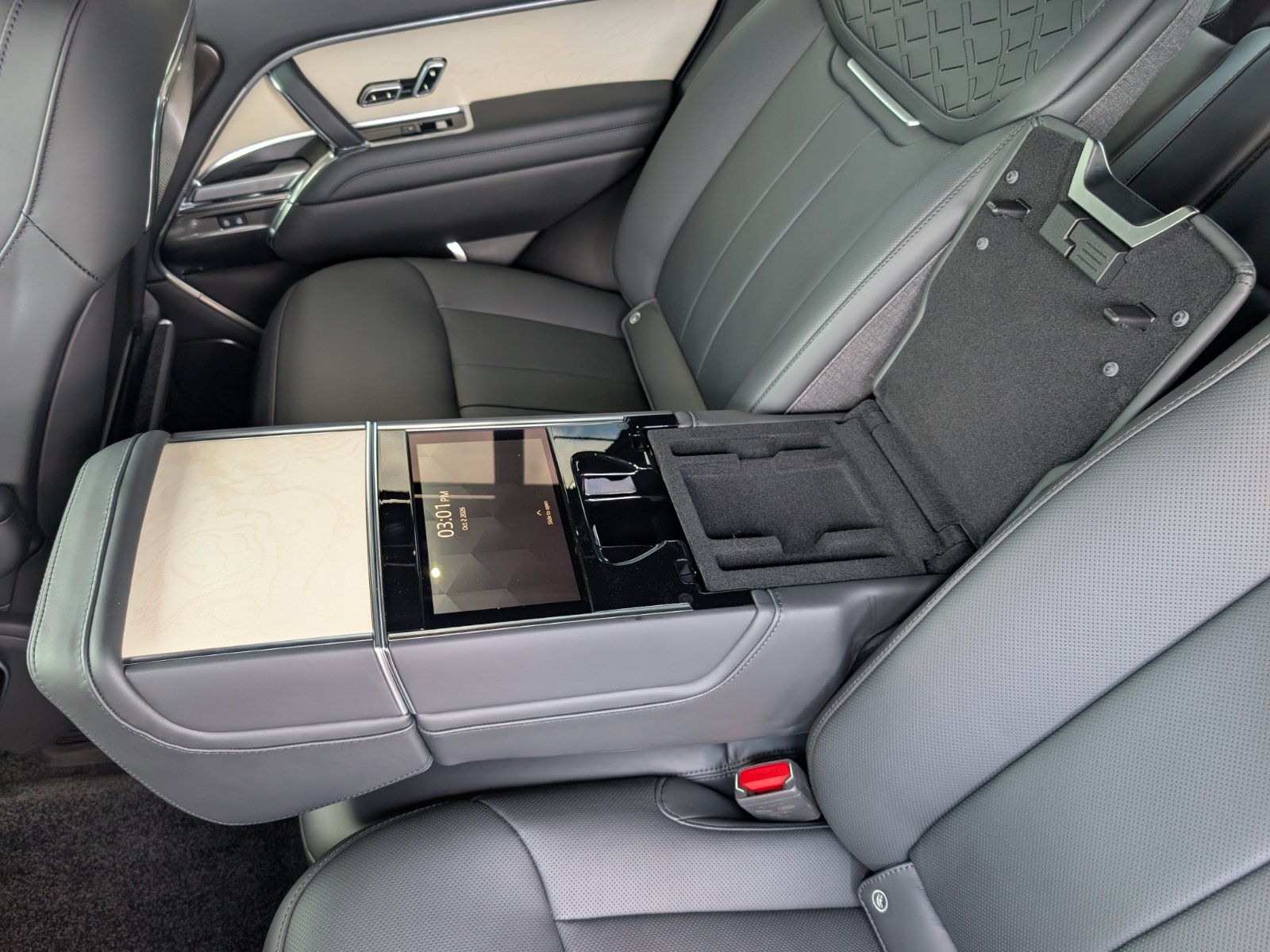 Used 2024 Land Rover Range Rover SV AWD/4WD image 16