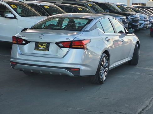 Used 2024 Nissan Altima 2.5 SV image 4