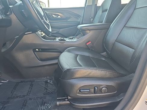 Used 2024 GMC Terrain SLT image 29