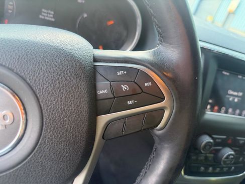 Used 2018 Jeep Grand Cherokee Limited AWD/4WD image 21