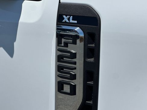 New 2026 Ford F250 XL w/ XL Chrome Package AWD/4WD image 23