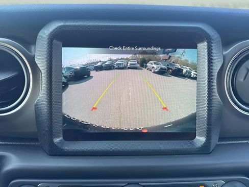 Used 2023 Jeep Wrangler Unlimited w/ Sun & Screen Package image 20