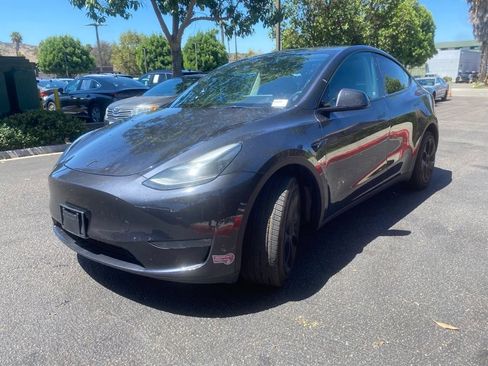 Used 2024 Tesla Model Y Long Range AWD/4WD image 6