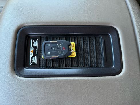 Used 2017 GMC Yukon SLT w/ Enhanced Security Package image 47