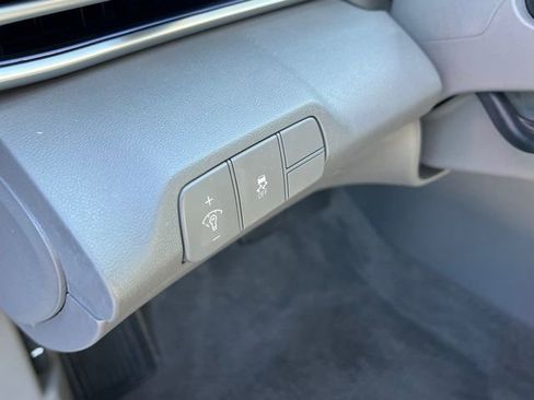 Certified 2025 Hyundai Elantra SEL image 15